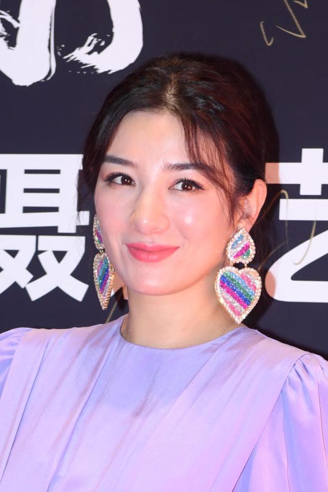 九游会ag真人官网黄奕：演金融圈女强人用
